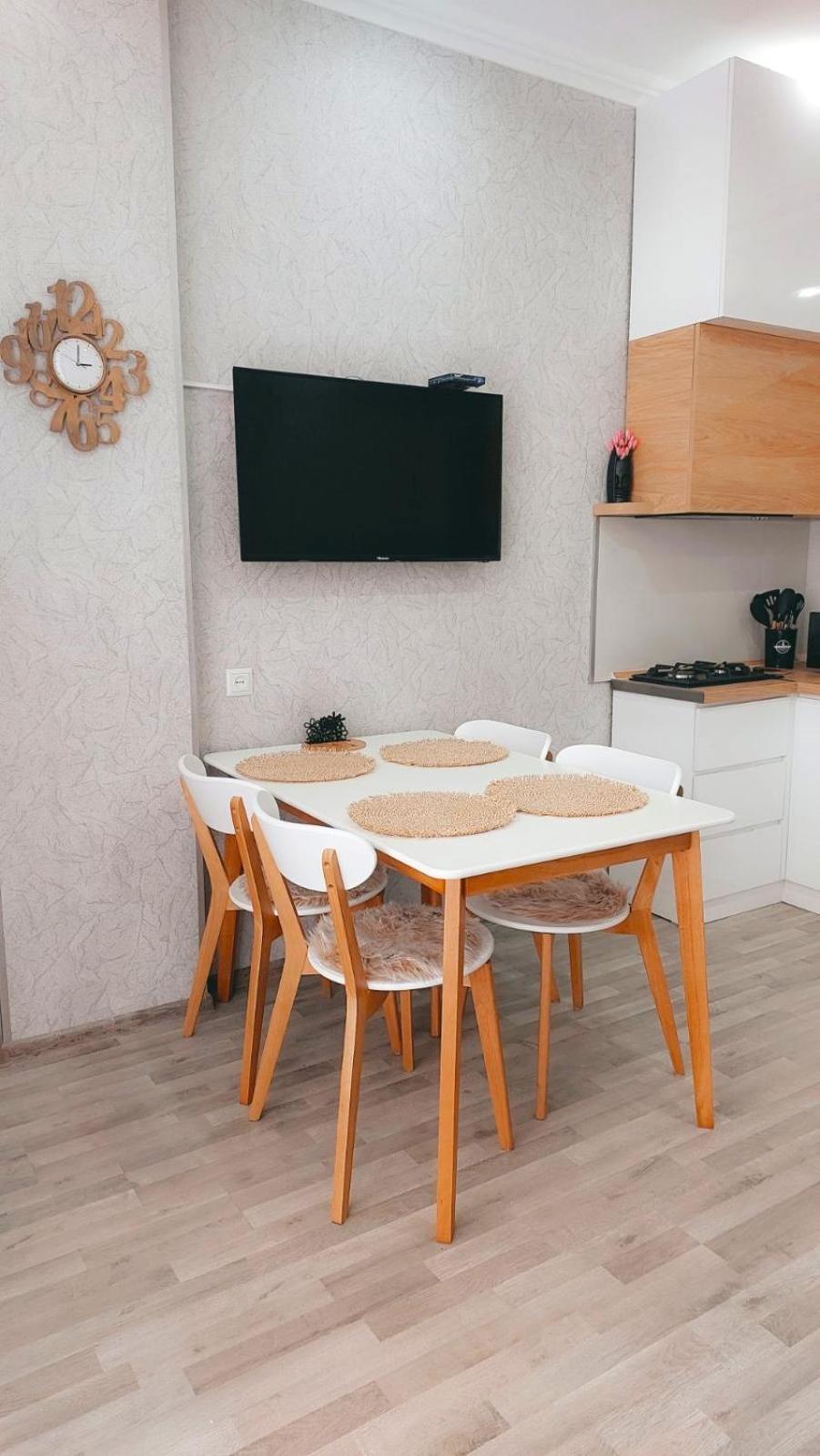 Kate'S New Cozy Apartment クタイシ エクステリア 写真