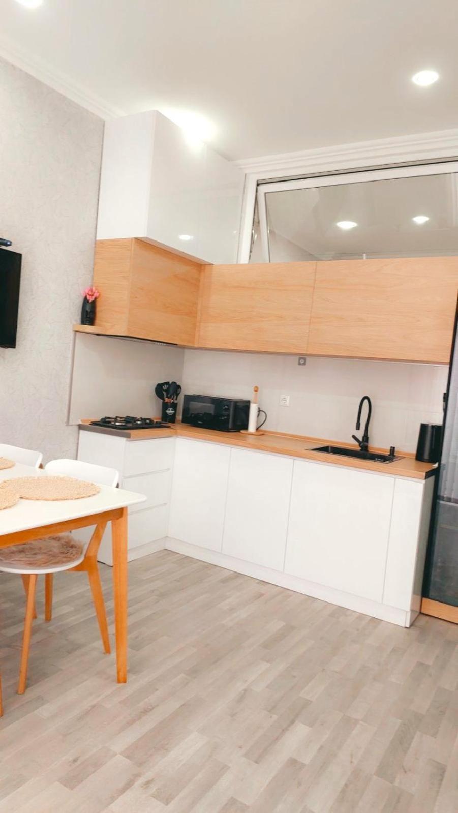 Kate'S New Cozy Apartment クタイシ エクステリア 写真