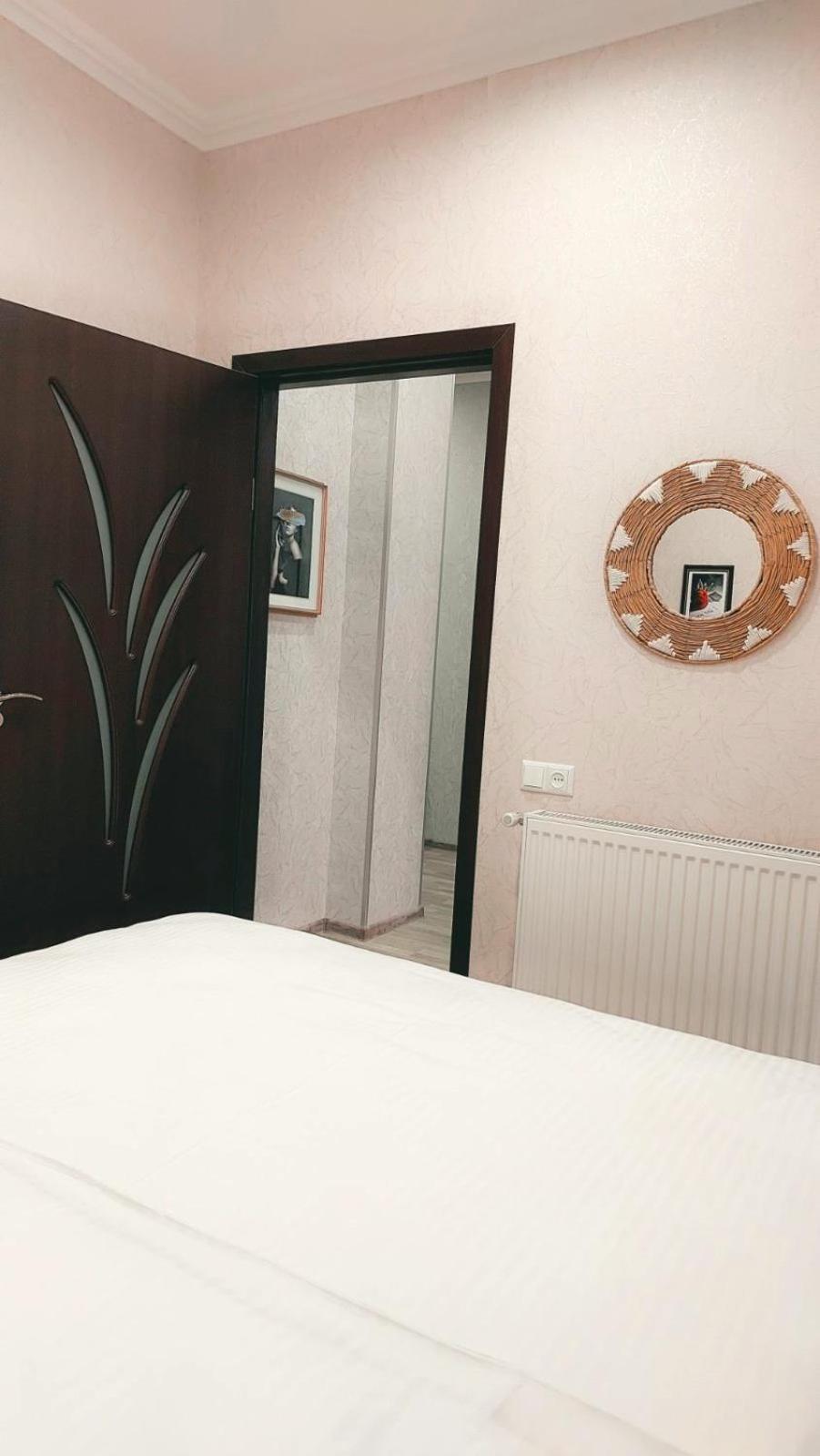 Kate'S New Cozy Apartment クタイシ エクステリア 写真