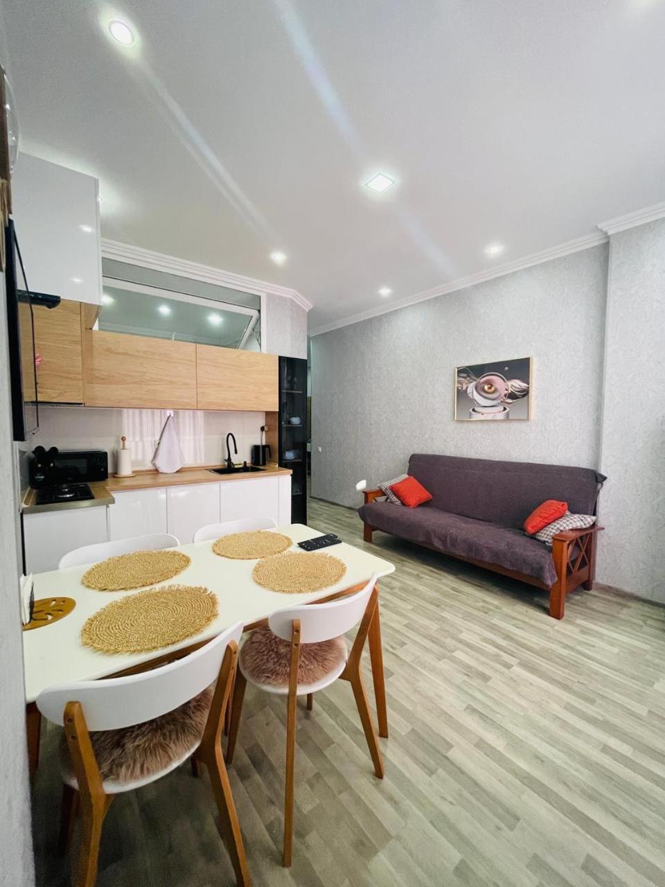 Kate'S New Cozy Apartment クタイシ エクステリア 写真